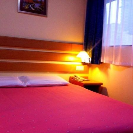 Home Inn Hotel Guiyang Fushui Middle Road Exterior foto